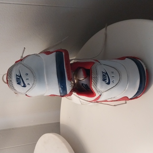 Nike Air Max, Red White & Blue rare tennis shoe. Women’s size 7. - Picture 4 of 7